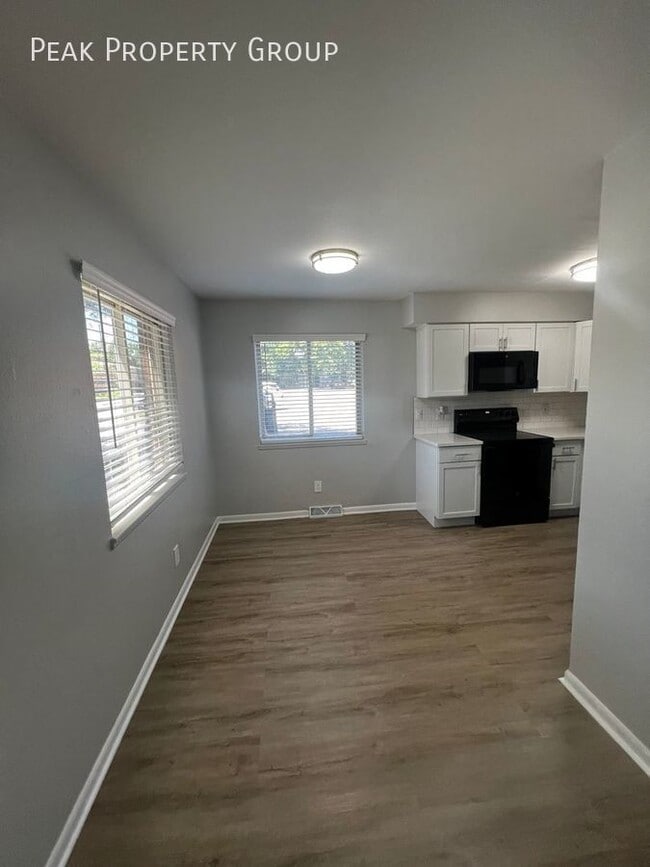 Building Photo - Available in July! 2 Bedroom Townhome Loca...