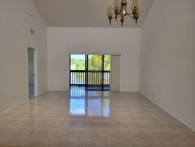 Building Photo - 502 Lakeview Dr E