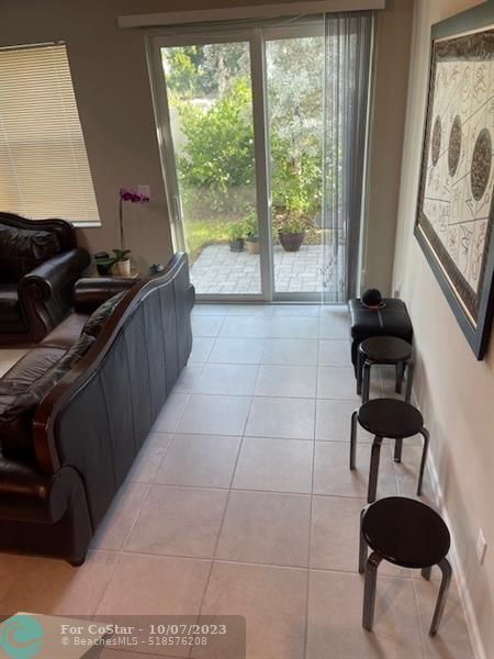 Building Photo - 5688 Mentmore Dr