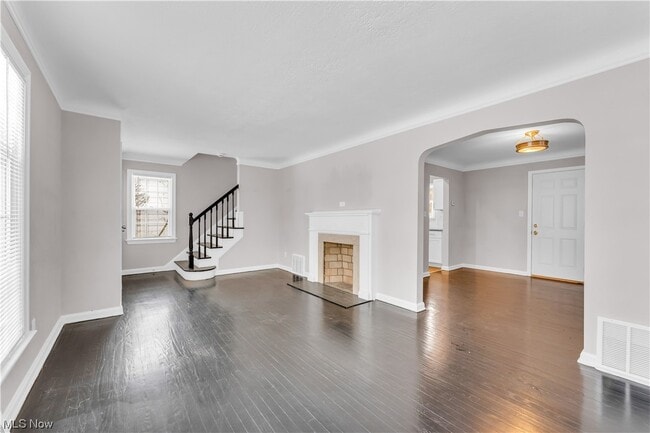Building Photo - 256 E 210th St