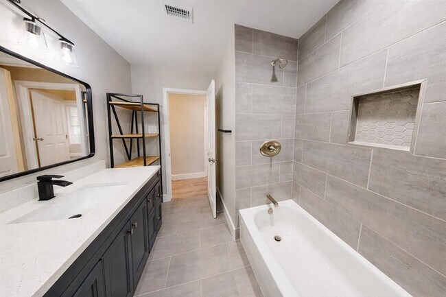 Foto del edificio - 8700 Parkfield Dr