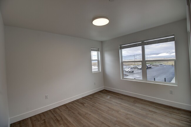 Building Photo - 715 Timberwolf Pky