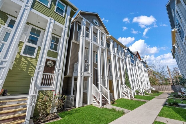 Building Photo - 617 W 24th St