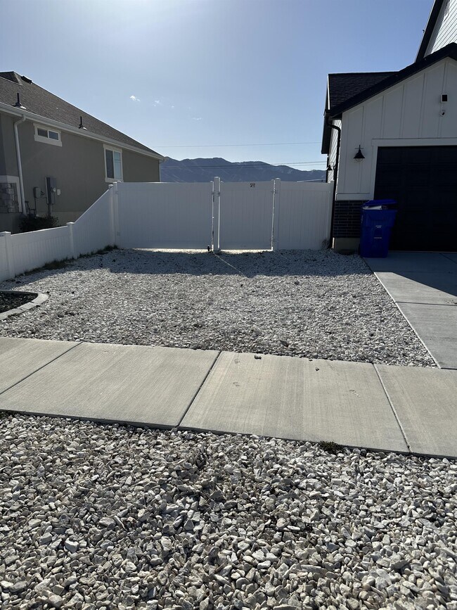 Building Photo - 4554 N Mt Ellen St