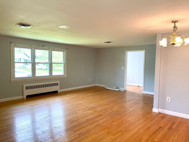 Building Photo - 25 Lindy Ln