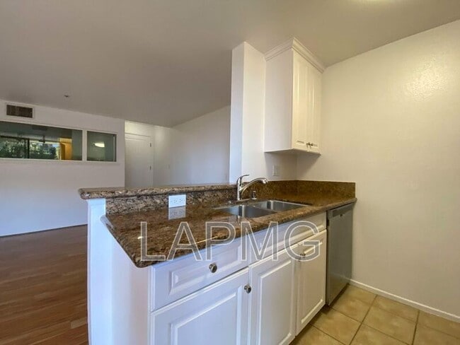 Foto del edificio - 7320 Hawthorn Ave