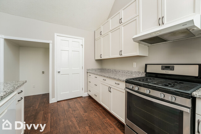 Building Photo - 1828 Kelvin Dr