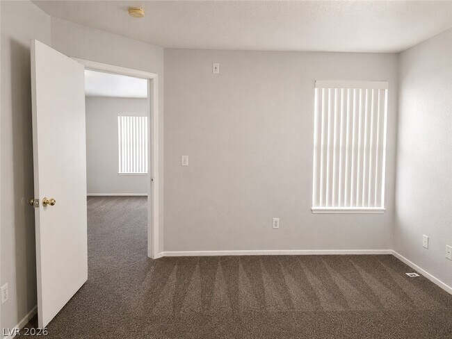 Foto del edificio - 2300 E Silverado Ranch Blvd
