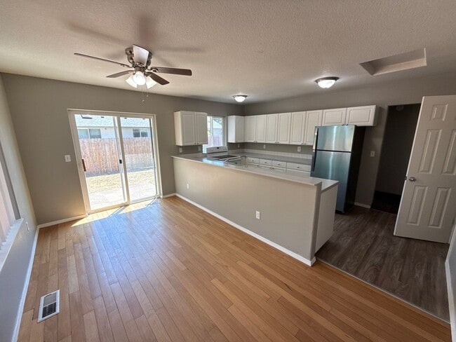 Building Photo - 4312 Sacramento Ct NE