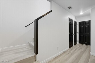 Building Photo - 4575 Pencester St