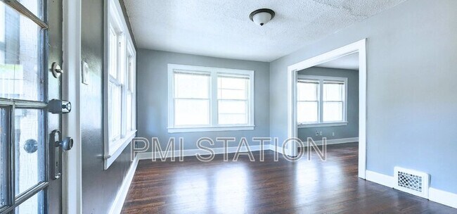 Foto del edificio - 301 Chelsea Ave