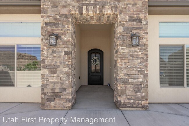 Building Photo - 3 br, 2.5 bath House - 860 N 370 W