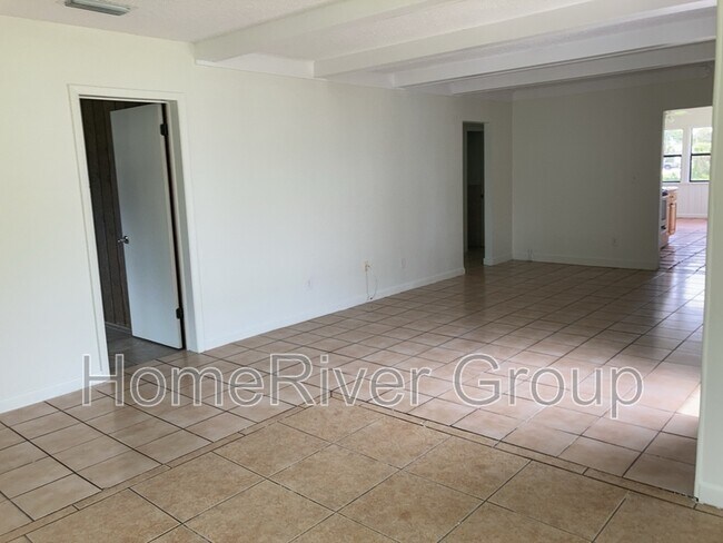 Building Photo - 908 69th Ave W