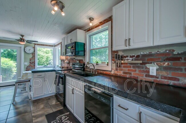 Foto del edificio - 928 Crescent Hill Rd