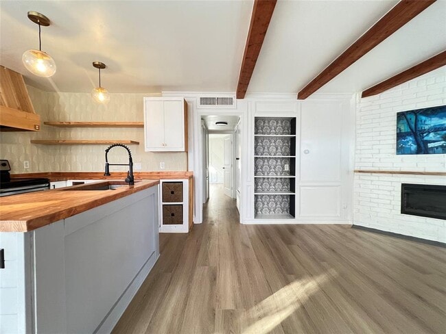 Building Photo - 3310 Hycreek Dr