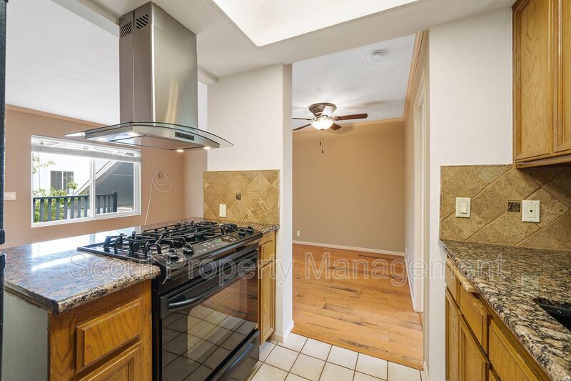 Primary Photo - 410 S Freeman St