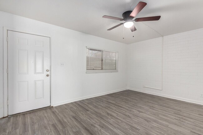 Building Photo - 1629 W Fillmore St