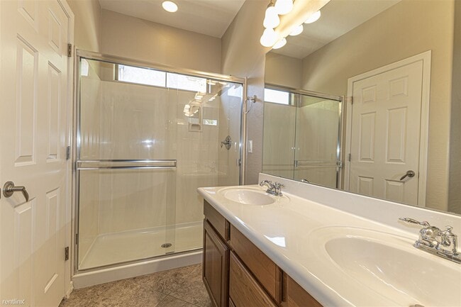 Building Photo - 4 br, 2.5 bath Townhome - 3659 W Thalia Ct