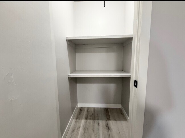 Photo du bâtiment - 2 Bed 1 Bath Unit in Edmonton, AB