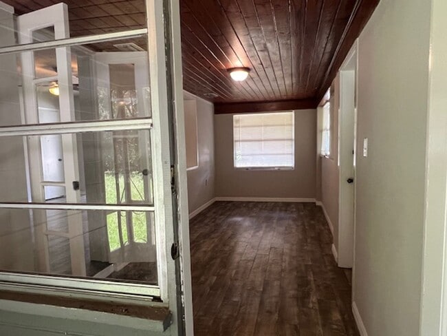 Building Photo - Three Bedroom One Bath - Southside Lakeland