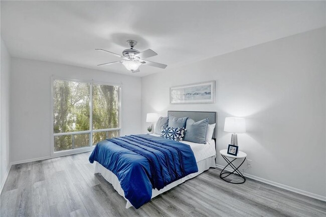 Building Photo - 5320 Balcones Dr