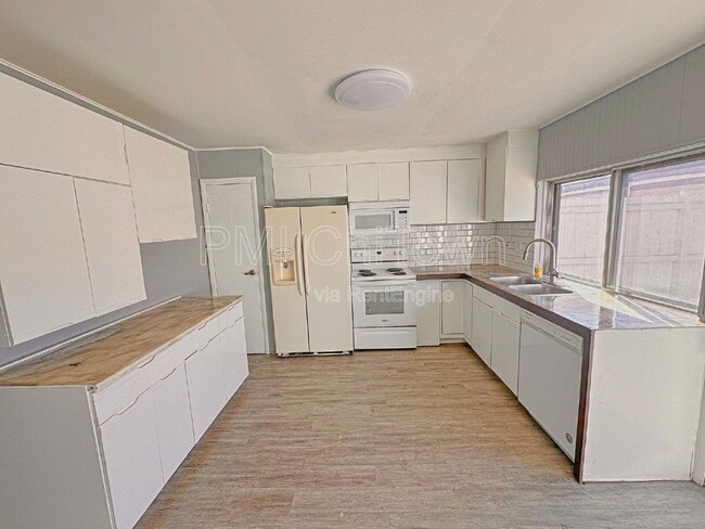 Building Photo - 5573 Court F