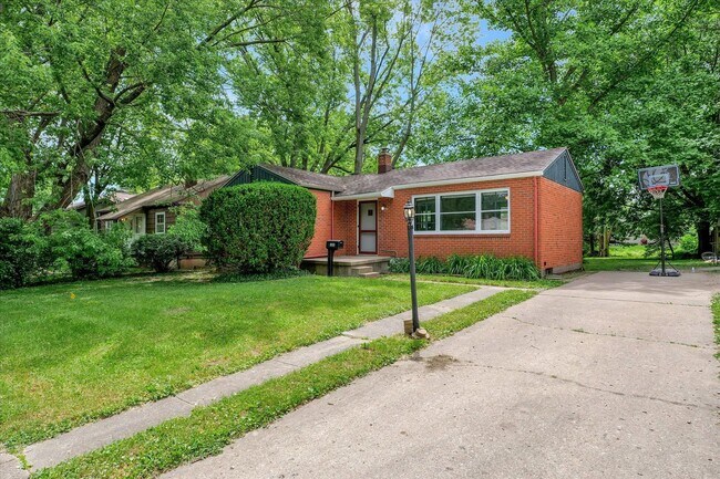 Building Photo - Sublease Available February 1st, 2026- Cha...