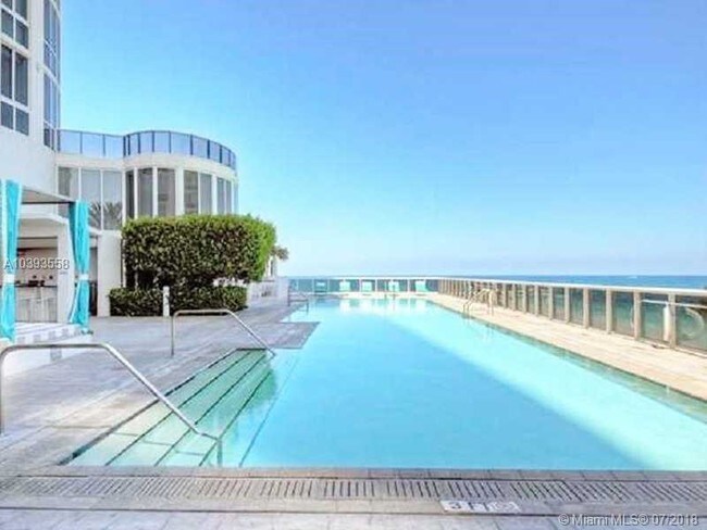Building Photo - 15901 Collins Ave