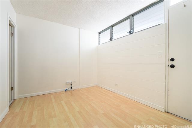 Building Photo - 2421 Ala Wai Blvd