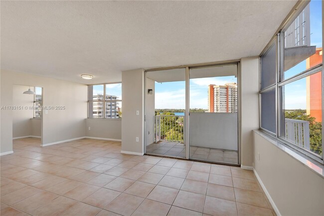 Building Photo - 1300 NE Miami Gardens Dr