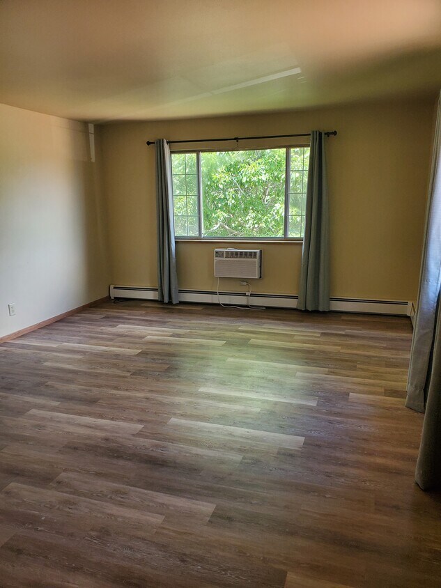Foto principal - 1601 E 10th St