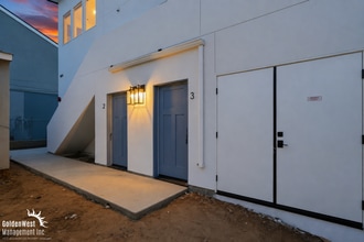 Building Photo - 3075 Hawthorn St