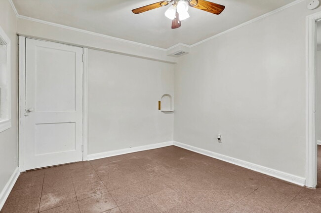 Building Photo - 18 Pinewood Dr