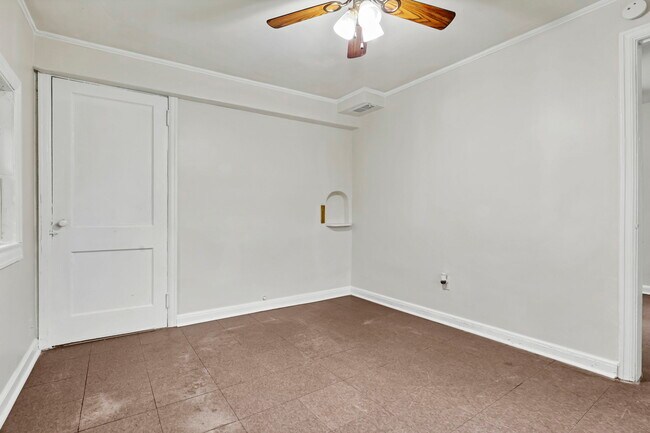 Building Photo - 18C Pinewood Dr-D