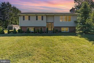 Building Photo - 1145 Highland Dr