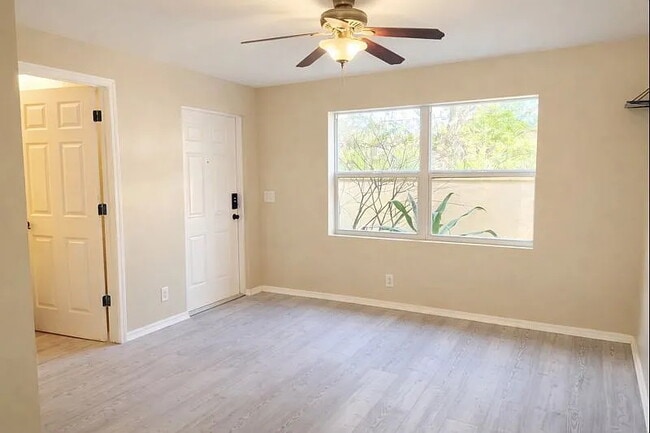 Photo - 420 SE 18th Ct Apartment