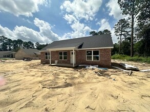 Building Photo - 111 Hollyhill Dr