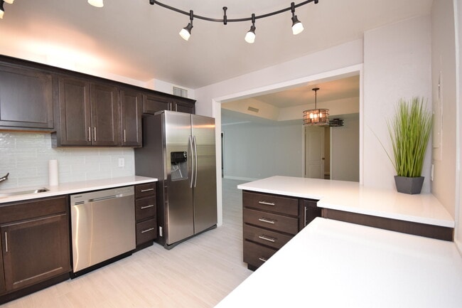 Building Photo - 501 SW 11th Pl