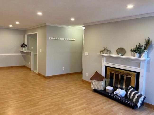 Living room with gas fireplace - 702 Vicksburg Pl