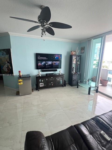 Foto del edificio - 7900 Harbor Island Dr