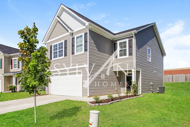 Building Photo - Stunning 4-bedroom, 2.5-bath move in ready...