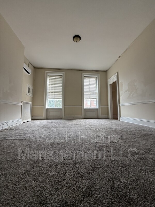 Primary Photo - 237 E Market St