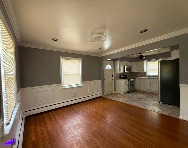 Building Photo - 563 Lakeside Dr