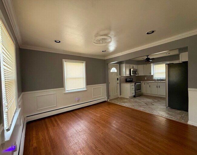 Foto del edificio - 563 Lakeside Dr
