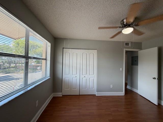 Building Photo - 2570 W 67th Pl