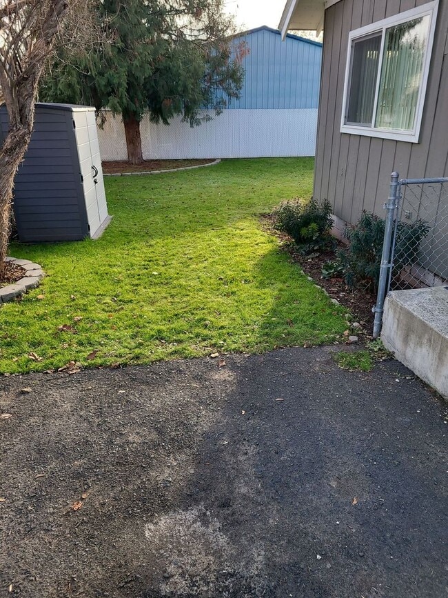 Building Photo - Very cute 1.5 bedroom House for Rent on No...