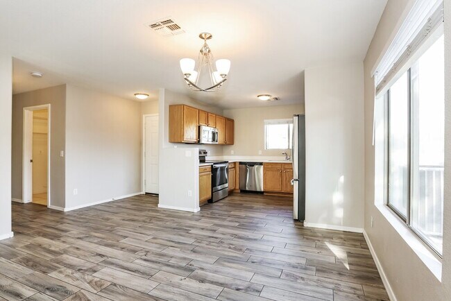 Foto del edificio - 16107 W Adams St