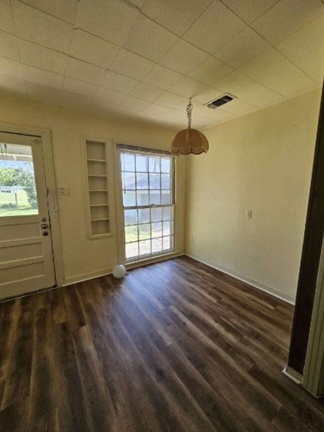 Foto del edificio - 2307 Holsum Cir