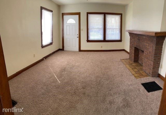 Building Photo - 3 br, 1 bath Townhome - 182 W North Broadway