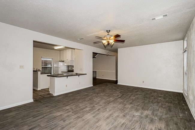 Foto del edificio - 7897 Bentwood Cir